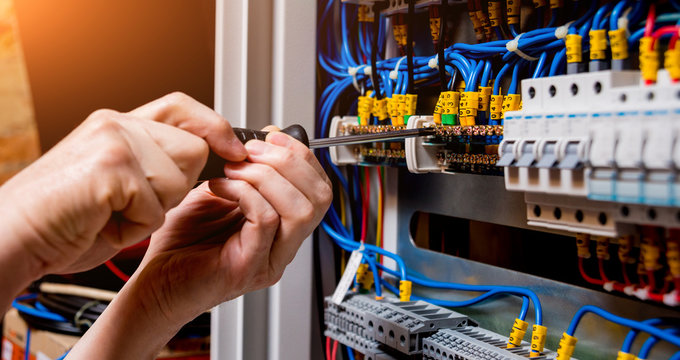 facilitiq eletrician services